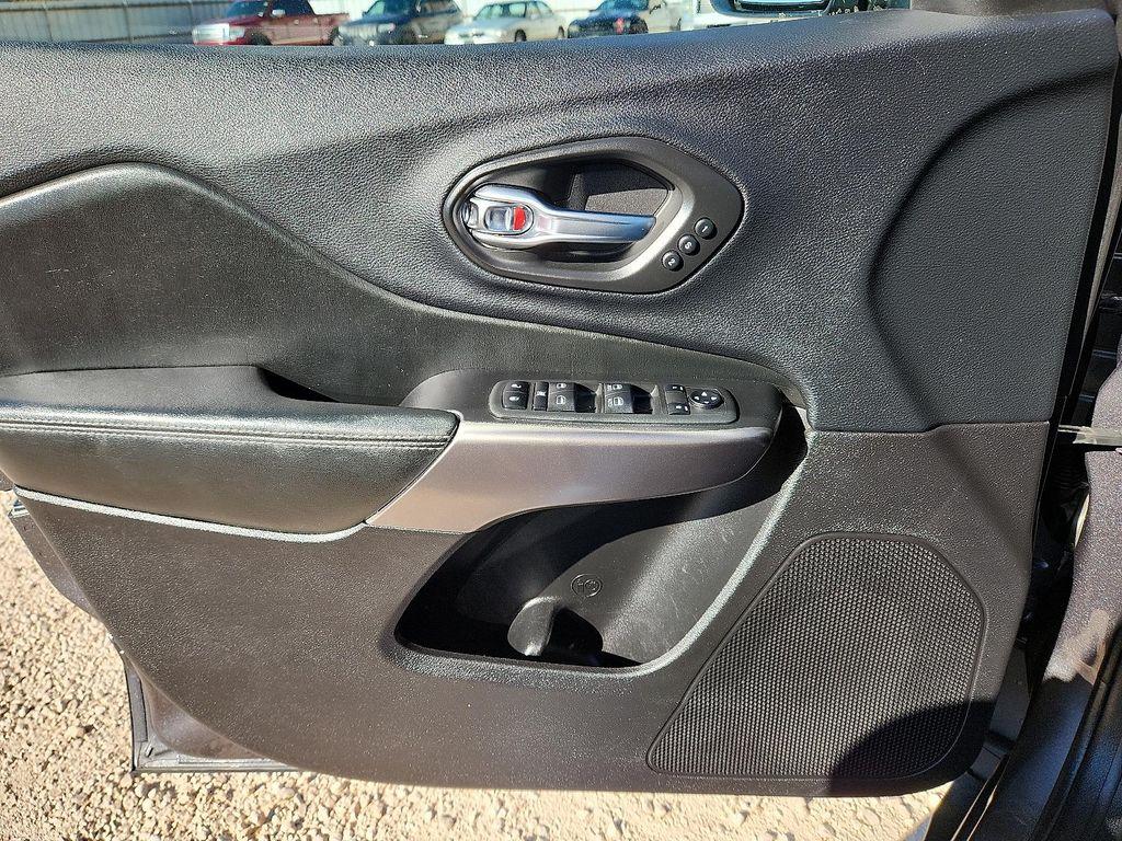 used 2020 Jeep Cherokee car, priced at $18,998