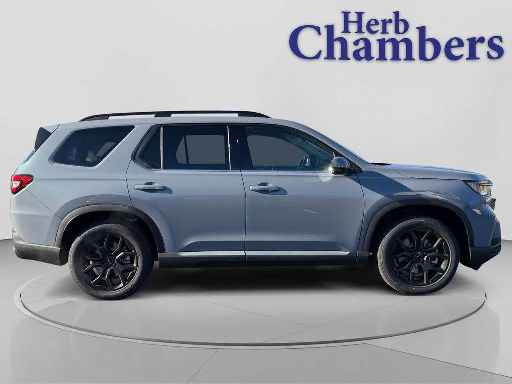 new 2025 Honda Pilot car, priced at $53,450