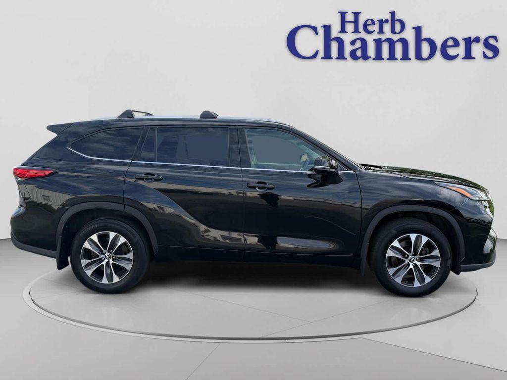 used 2022 Toyota Highlander car, priced at $28,367