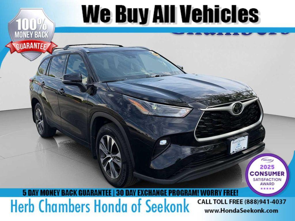 used 2022 Toyota Highlander car, priced at $28,367