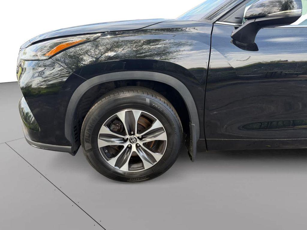 used 2022 Toyota Highlander car, priced at $28,367
