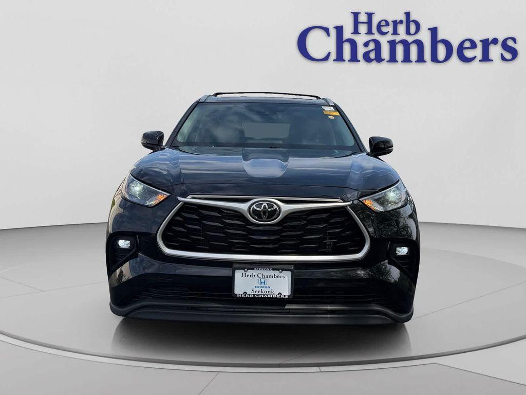 used 2022 Toyota Highlander car, priced at $28,367
