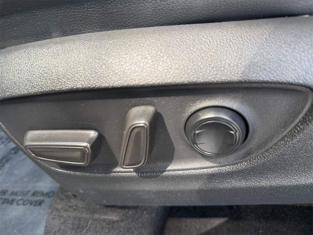 used 2022 Toyota Highlander car, priced at $28,367