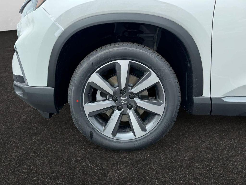new 2025 Honda Pilot car, priced at $51,550