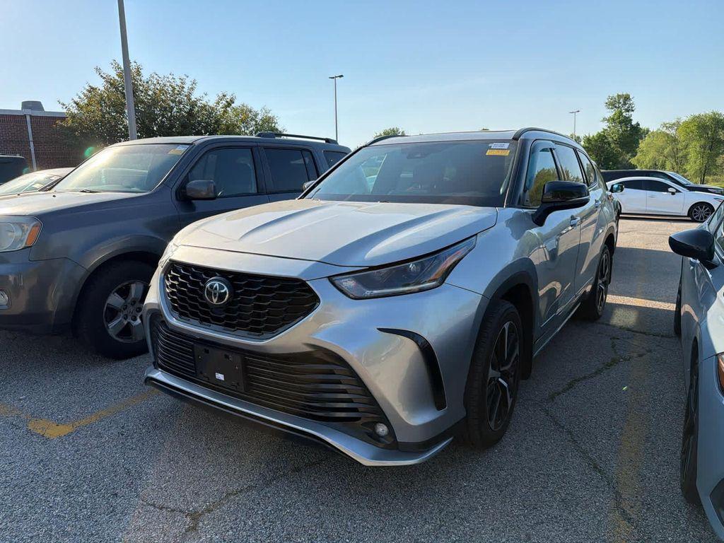 used 2021 Toyota Highlander car, priced at $32,427