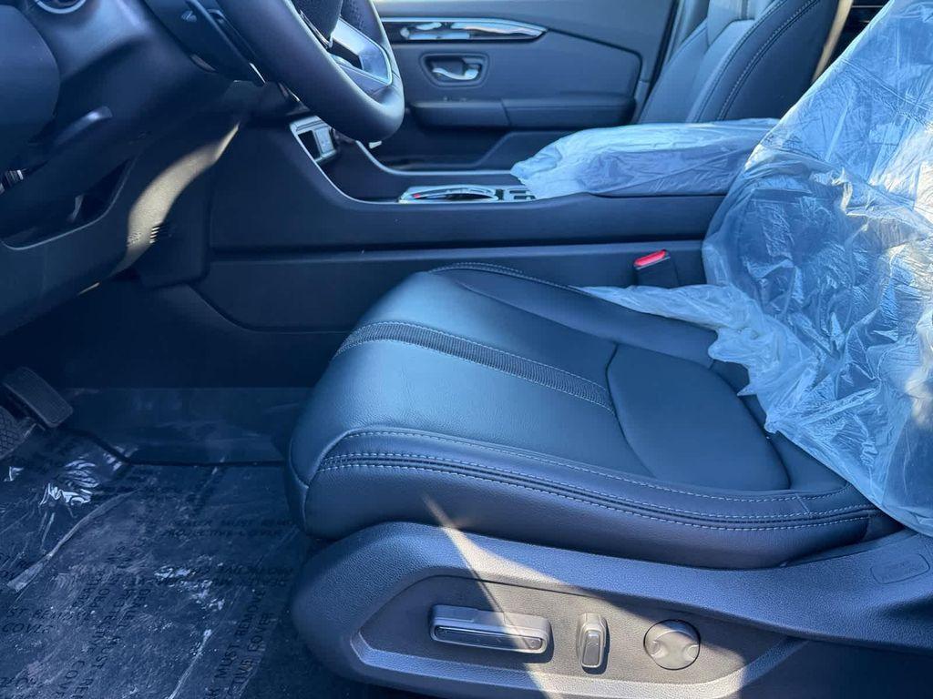 new 2025 Honda Pilot car, priced at $51,550