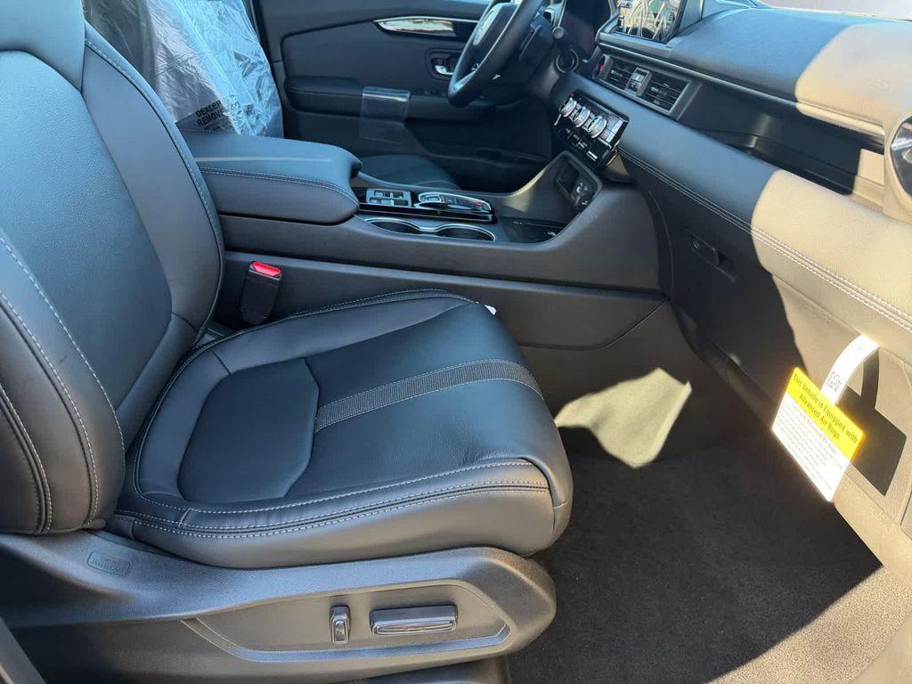 new 2025 Honda Pilot car, priced at $51,550
