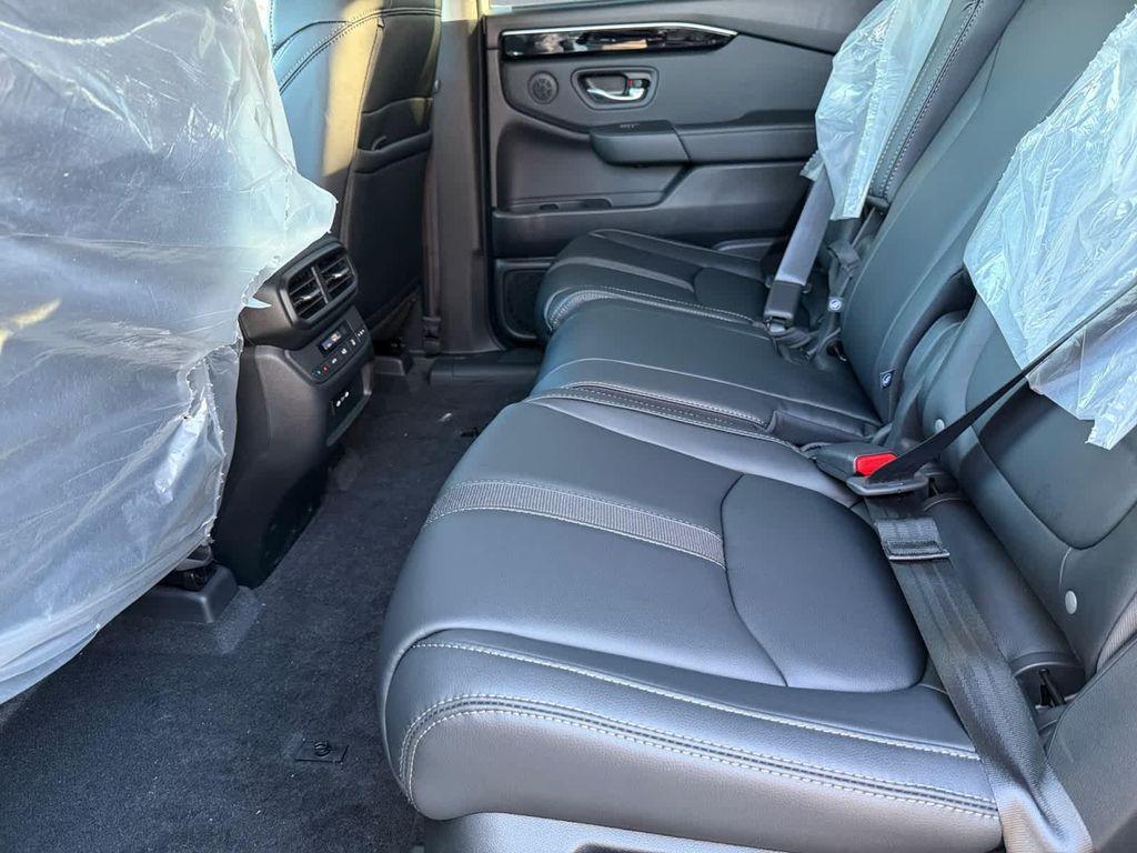 new 2025 Honda Pilot car, priced at $51,550