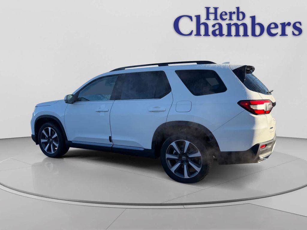 new 2025 Honda Pilot car, priced at $51,550