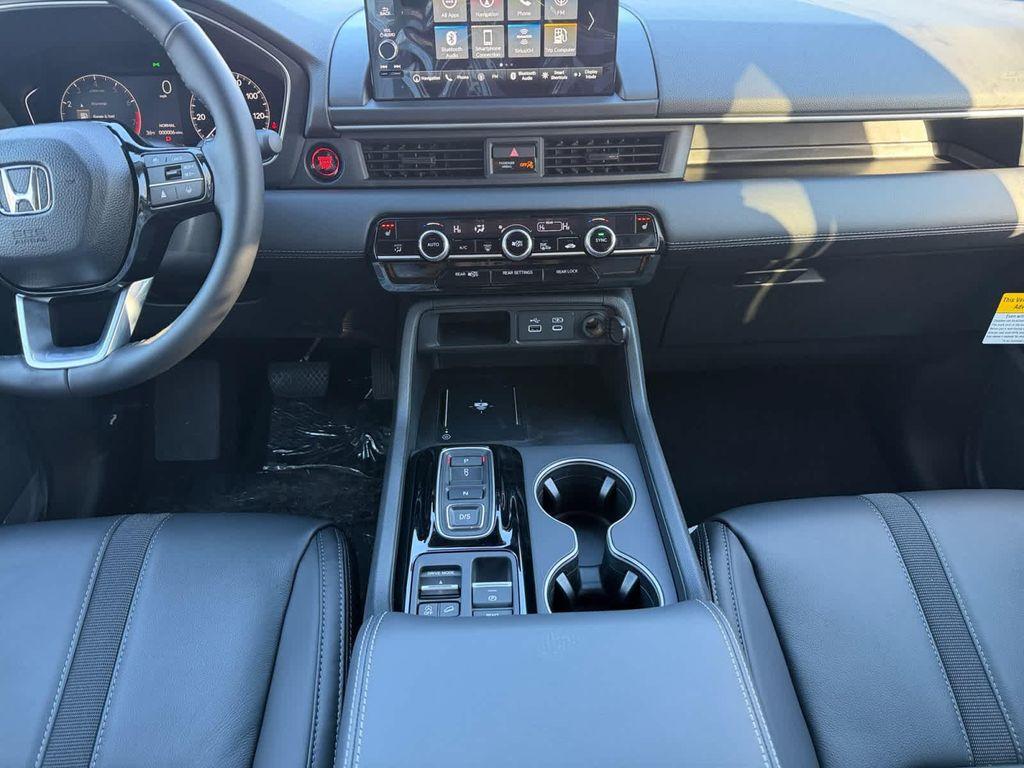 new 2025 Honda Pilot car, priced at $51,550