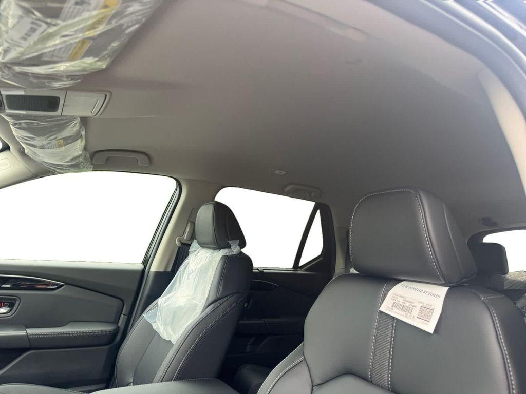 new 2025 Honda Pilot car, priced at $47,095