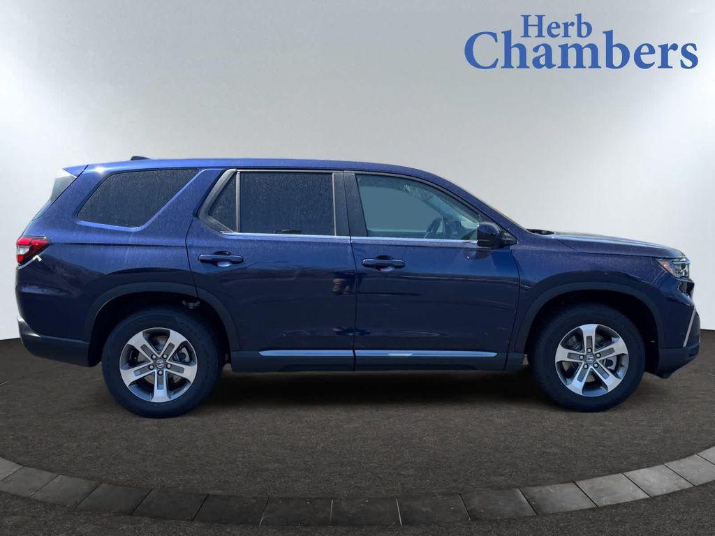 new 2025 Honda Pilot car, priced at $47,095