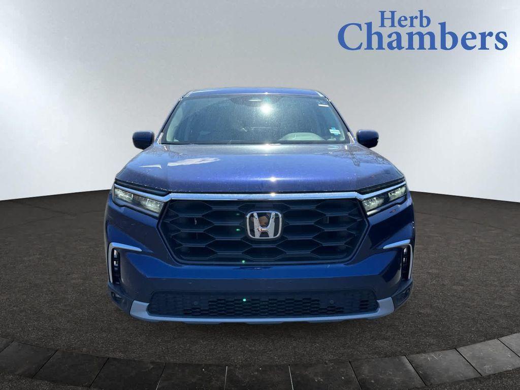 new 2025 Honda Pilot car, priced at $47,095