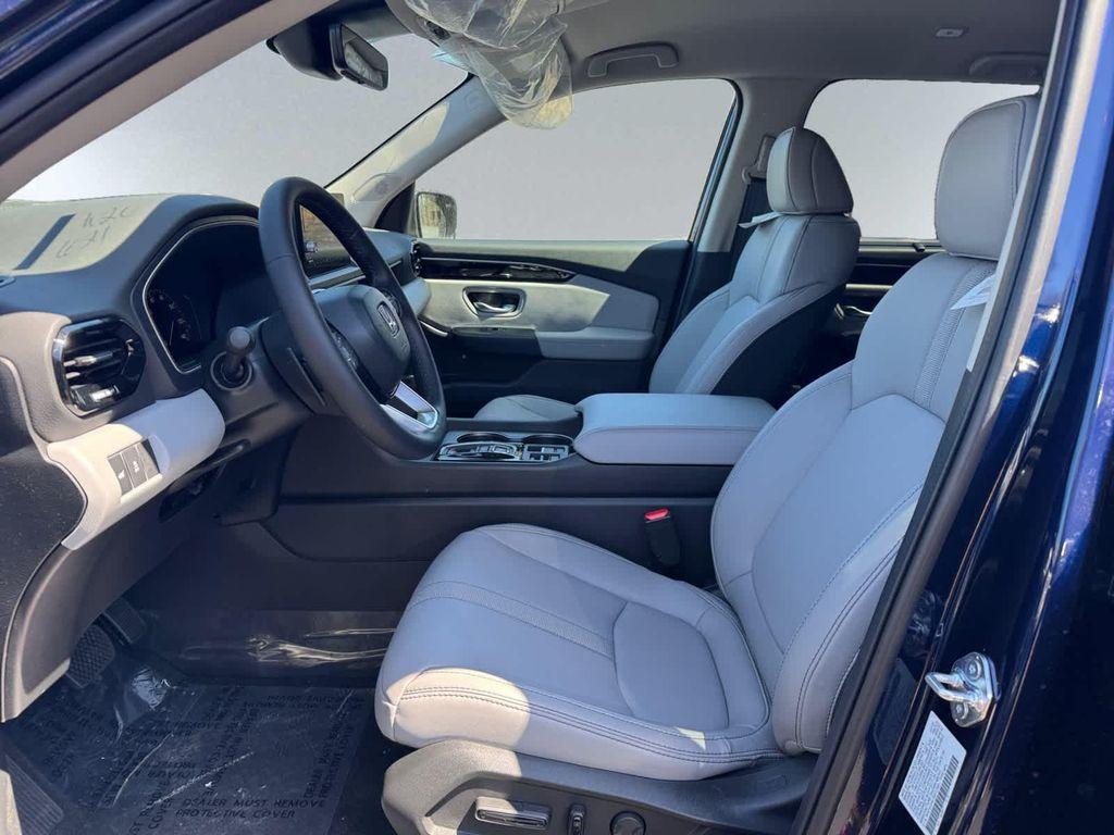 new 2025 Honda Pilot car, priced at $47,095