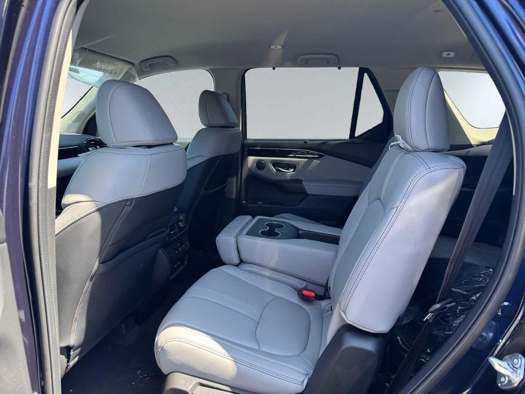 new 2025 Honda Pilot car, priced at $47,095