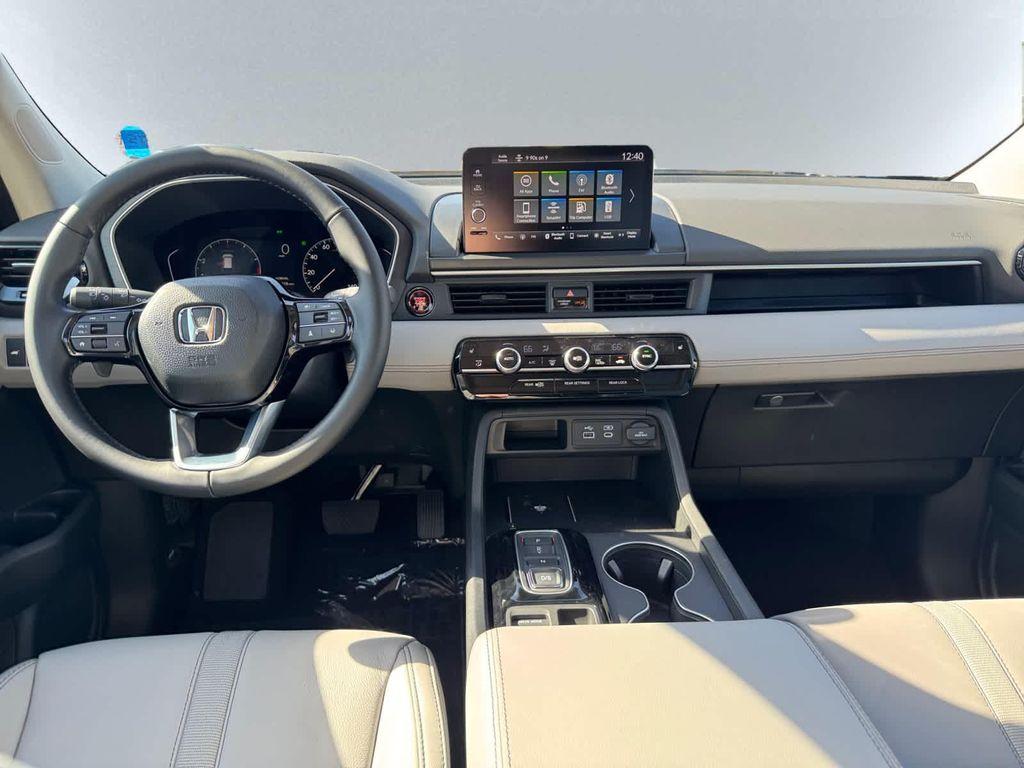 new 2025 Honda Pilot car, priced at $47,095