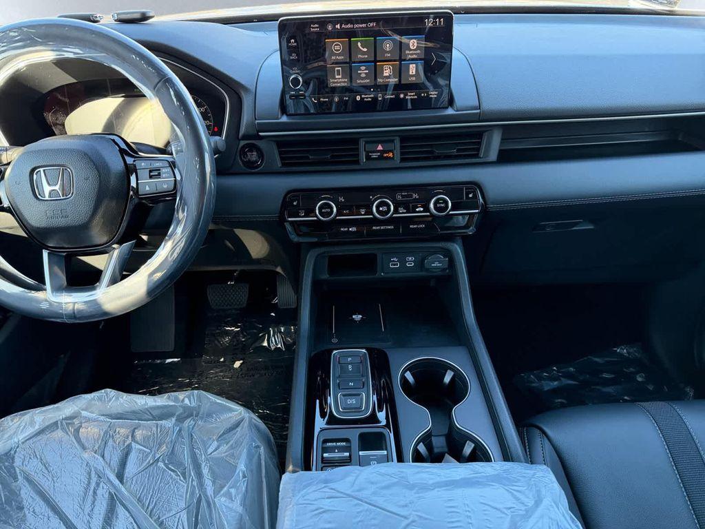 new 2025 Honda Pilot car, priced at $47,095