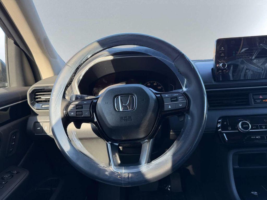 new 2025 Honda Pilot car, priced at $47,095