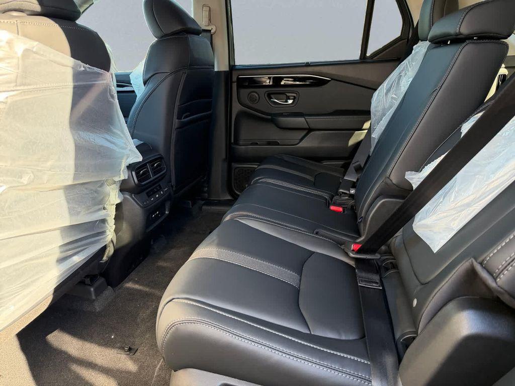 new 2025 Honda Pilot car, priced at $47,095