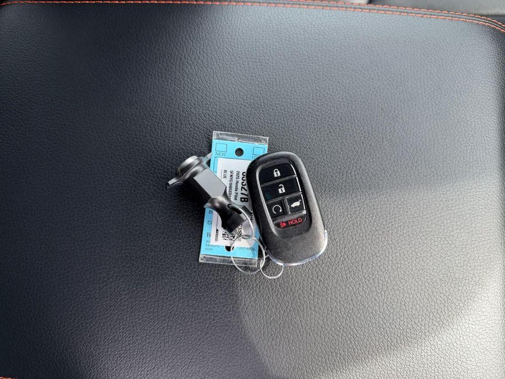 used 2025 Honda Pilot car, priced at $44,467