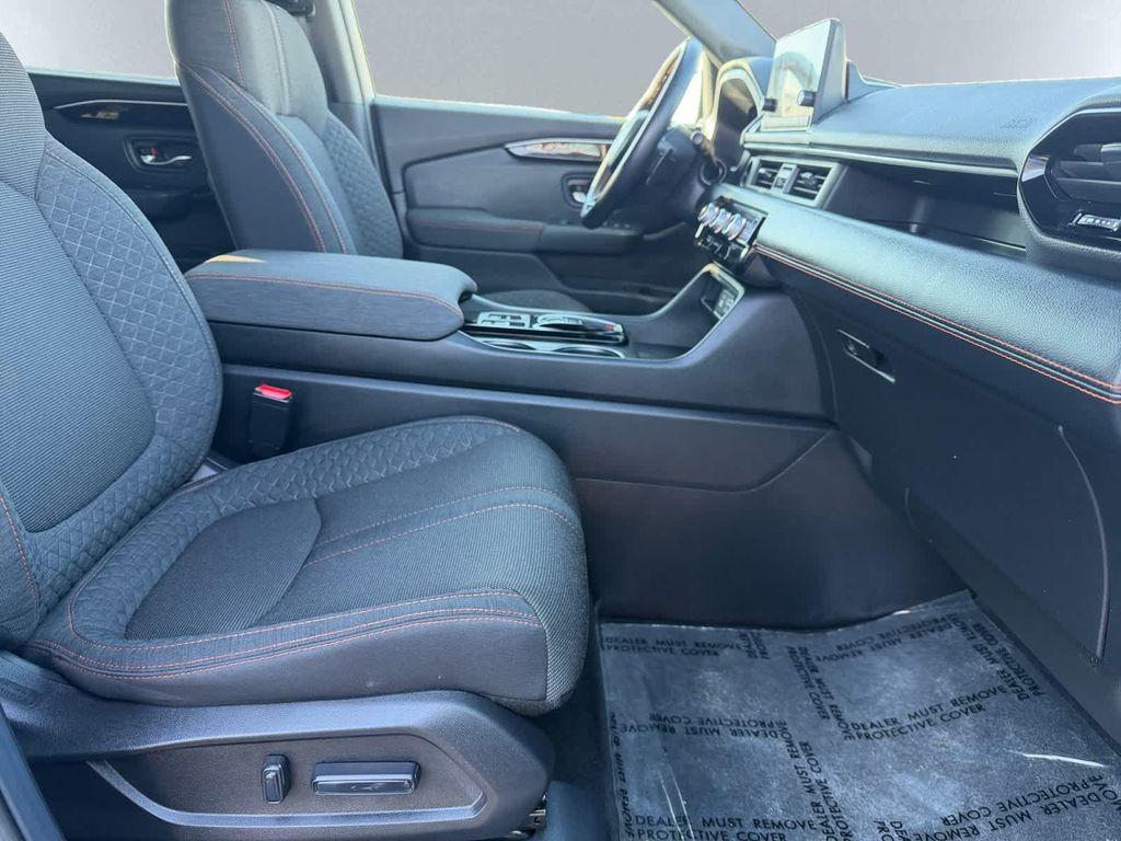 used 2025 Honda Pilot car, priced at $35,968