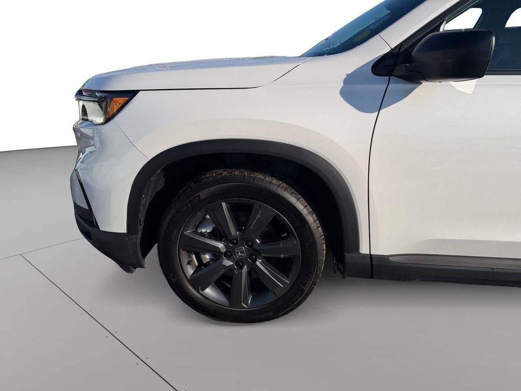 used 2025 Honda Pilot car, priced at $35,968