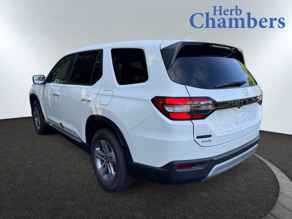 new 2025 Honda Pilot car, priced at $47,550