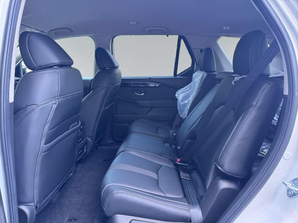new 2025 Honda Pilot car, priced at $47,550