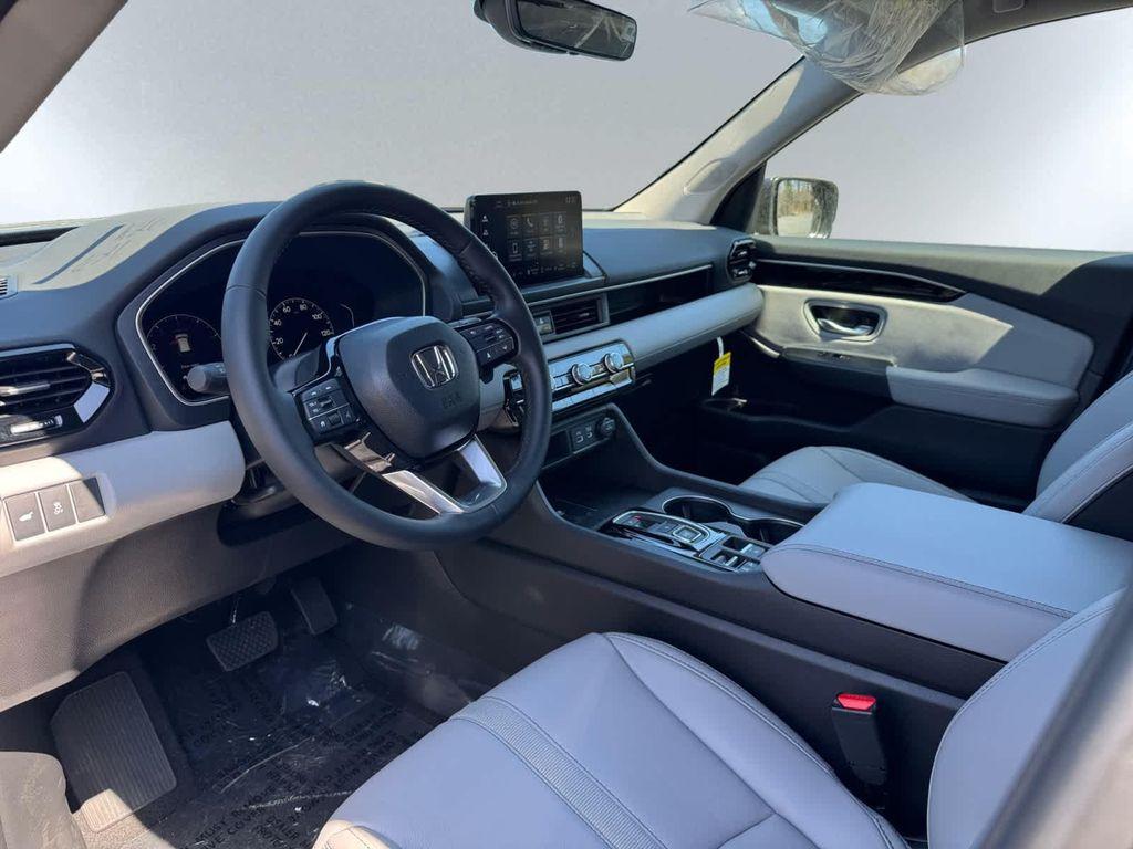 new 2025 Honda Pilot car, priced at $47,095