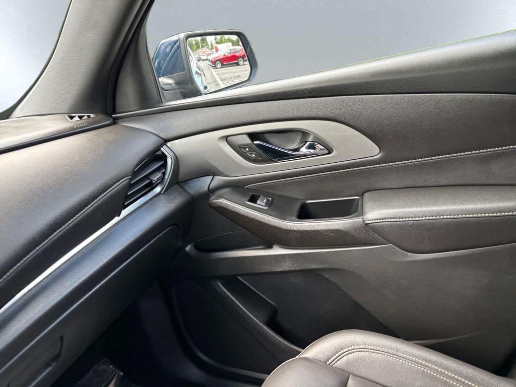 used 2023 Chevrolet Traverse car, priced at $29,487