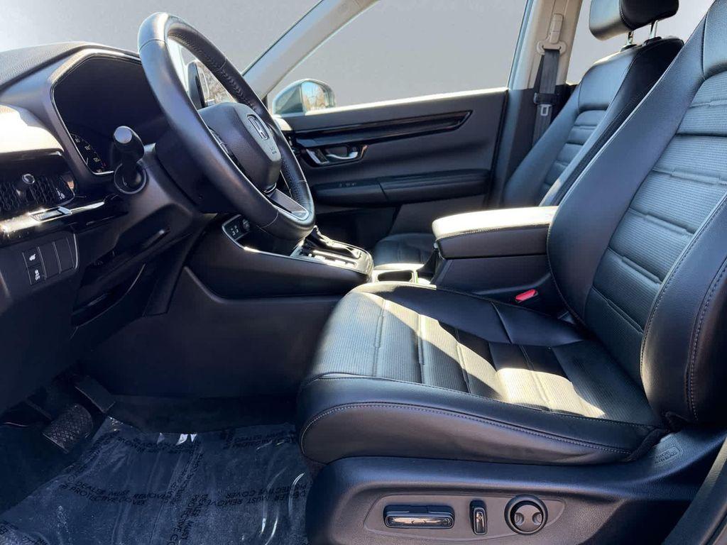 used 2025 Honda CR-V car, priced at $32,468