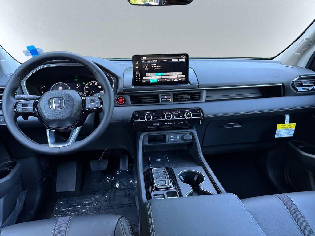 new 2025 Honda Pilot car, priced at $47,550
