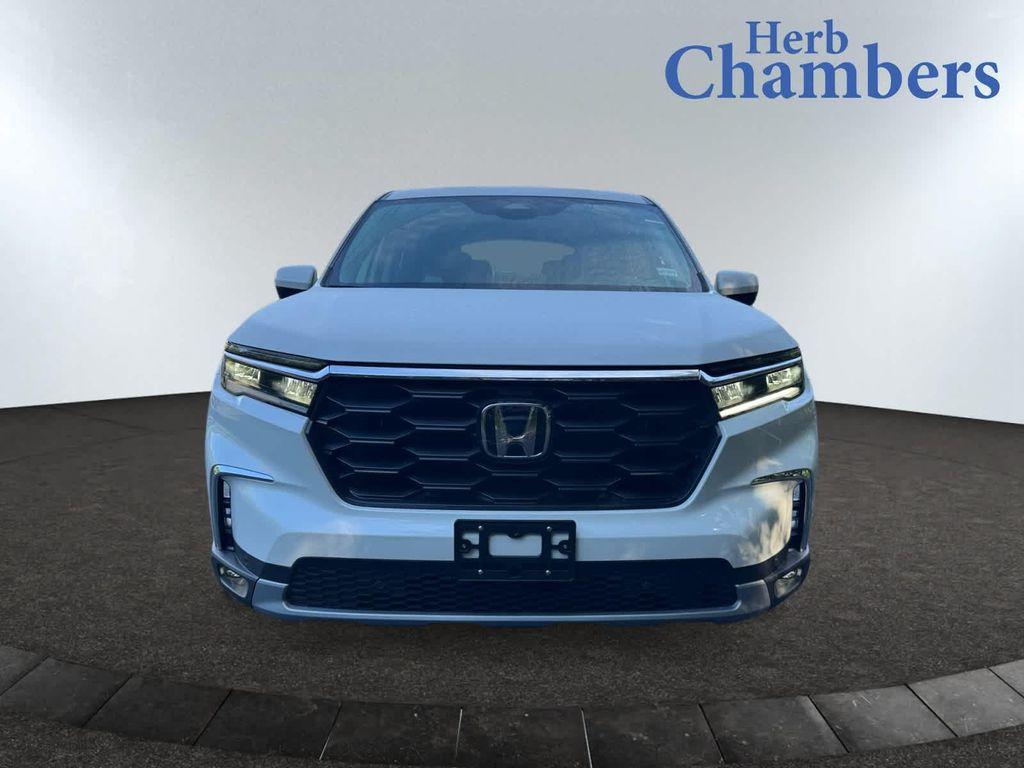 new 2025 Honda Pilot car, priced at $47,550