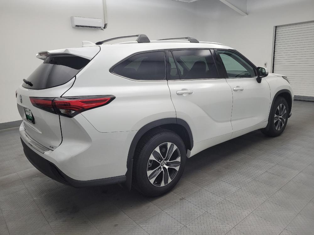 used 2022 Toyota Highlander car, priced at $30,695