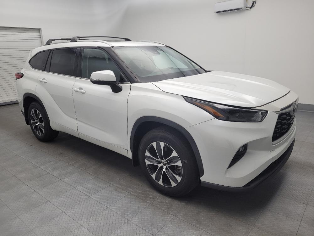 used 2022 Toyota Highlander car, priced at $30,695