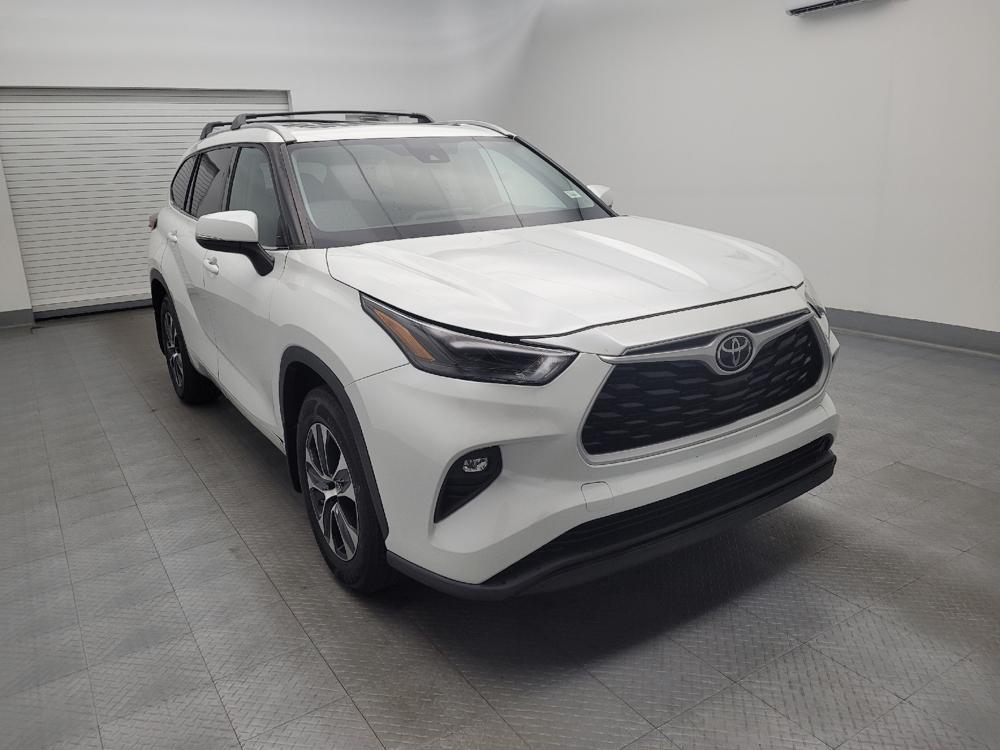used 2022 Toyota Highlander car, priced at $30,695