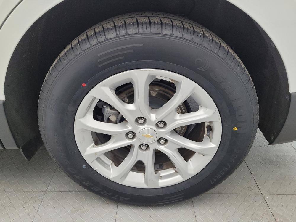 2018 White Chevrolet Equinox