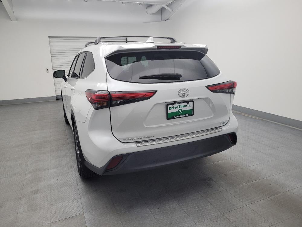 used 2022 Toyota Highlander car, priced at $29,795