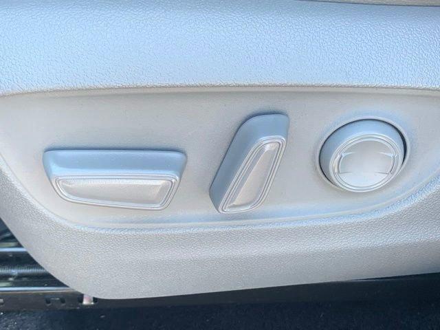 used 2022 Toyota Highlander Hybrid car, priced at $33,662