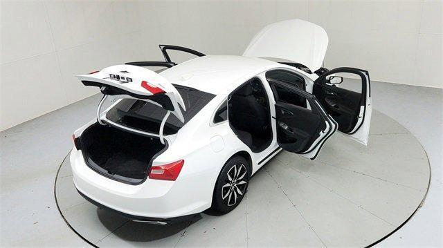 2022 Summit White Chevrolet Malibu