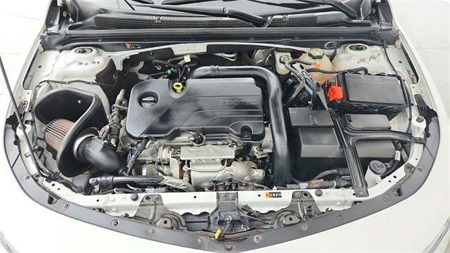 2022 Summit White Chevrolet Malibu