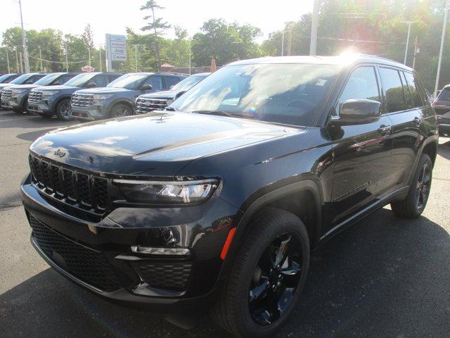 new 2025 Jeep Grand Cherokee car, priced at $45,495