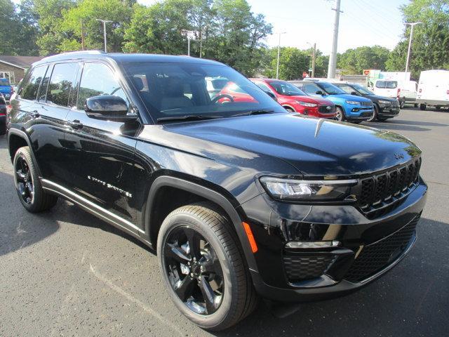 new 2025 Jeep Grand Cherokee car, priced at $45,495