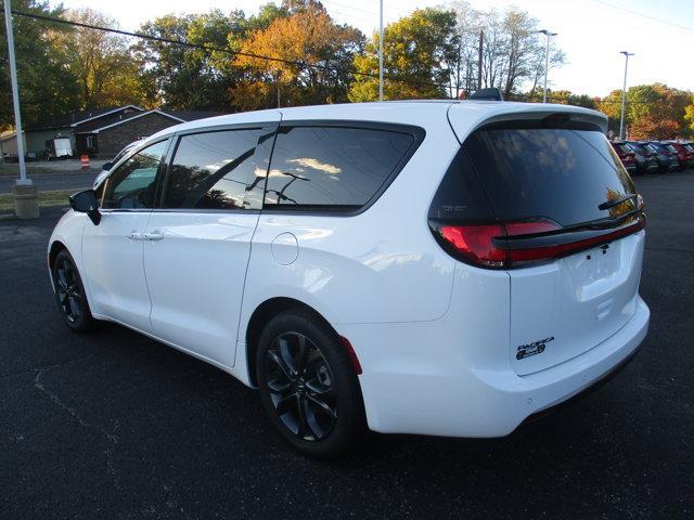 new 2026 Chrysler Pacifica car, priced at $44,995