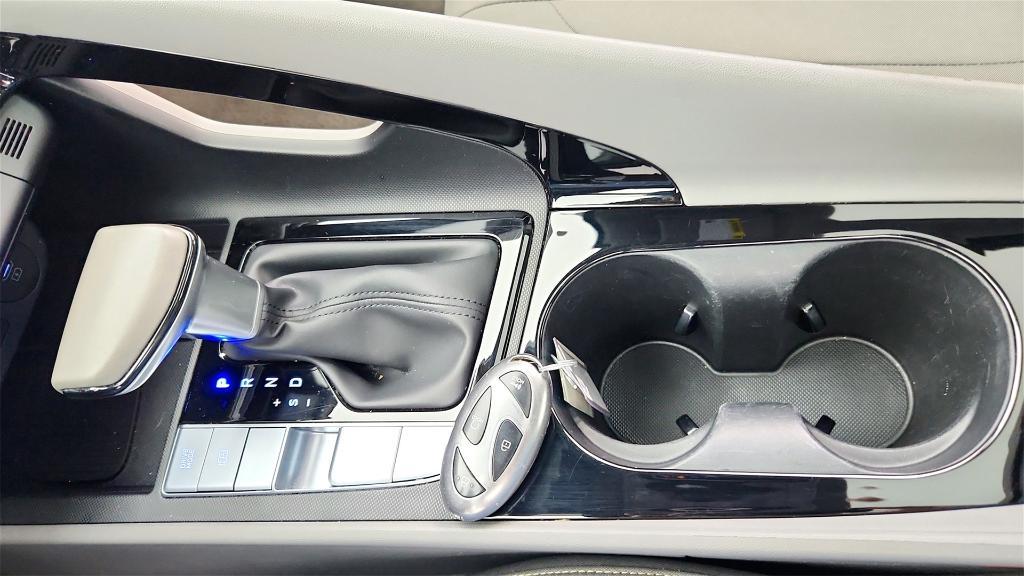 used 2025 Hyundai Elantra car, priced at $20,596