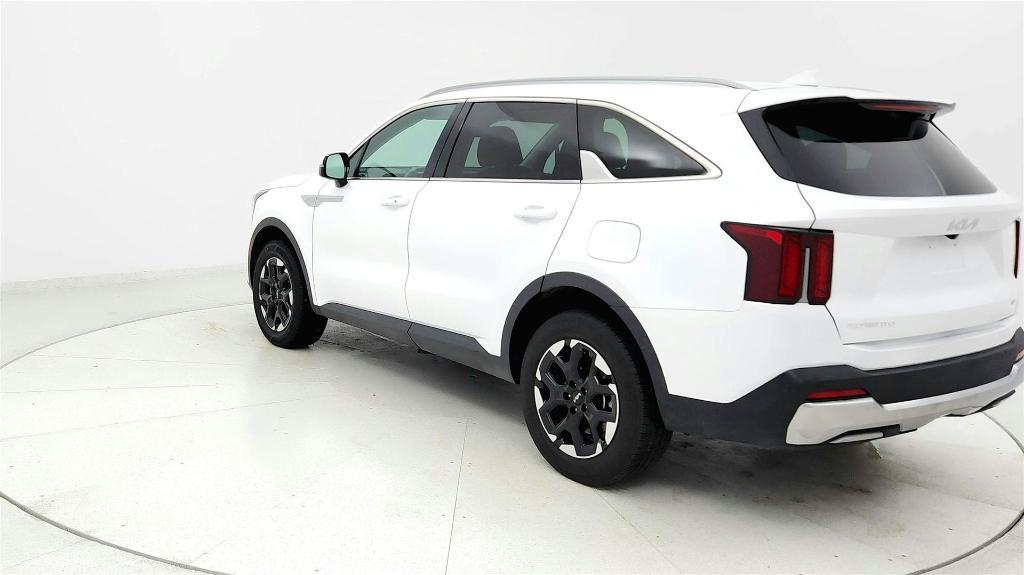 used 2024 Kia Sorento car, priced at $31,997