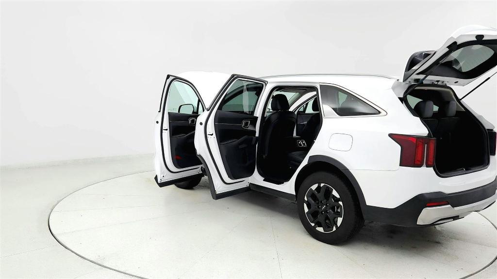 used 2024 Kia Sorento car, priced at $31,997