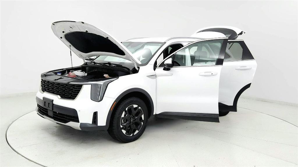 used 2024 Kia Sorento car, priced at $31,997