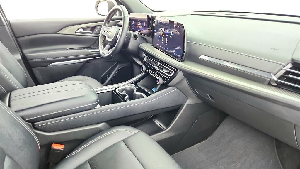 used 2025 Chevrolet Traverse car, priced at $35,478