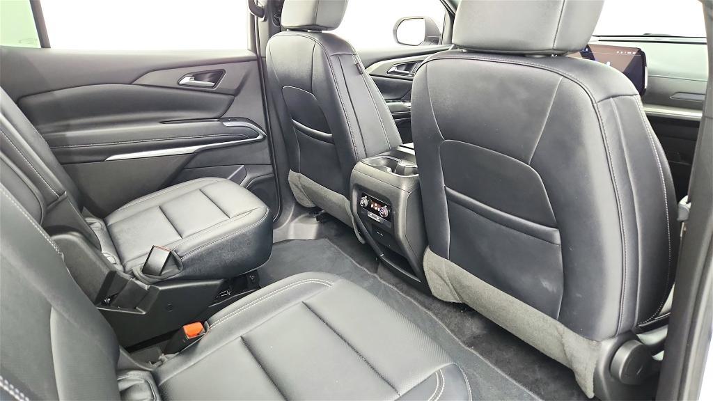 used 2025 Chevrolet Traverse car, priced at $35,478